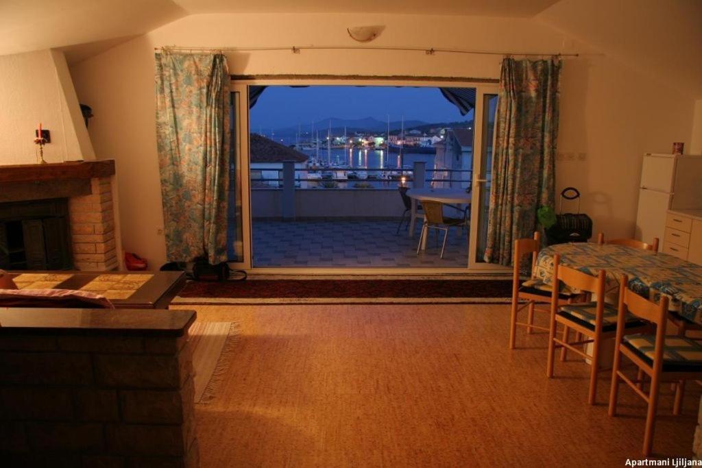 Apartment In Kukljica With Sea View, Terrace, Air Conditioning, Wi-Fi Exterior photo